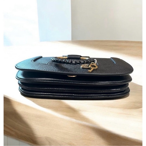 Chloé classic black 🖤 Crossbody Bag w/ Gold details - Picture 12 of 14
